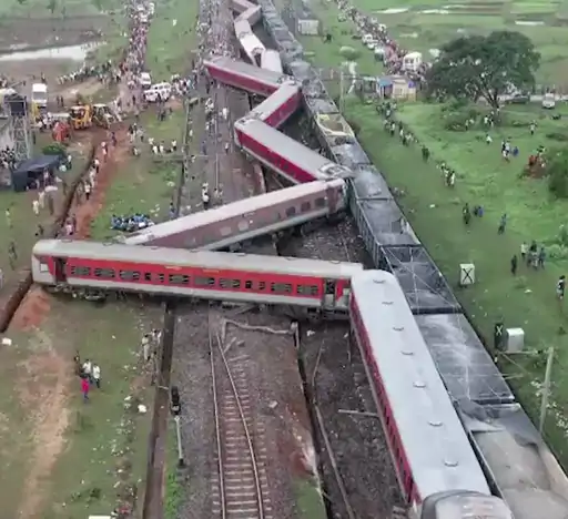 "Howrah-Mumbai mail derail collides with goods train in Jharkhand, 2 killed, 20 injured"