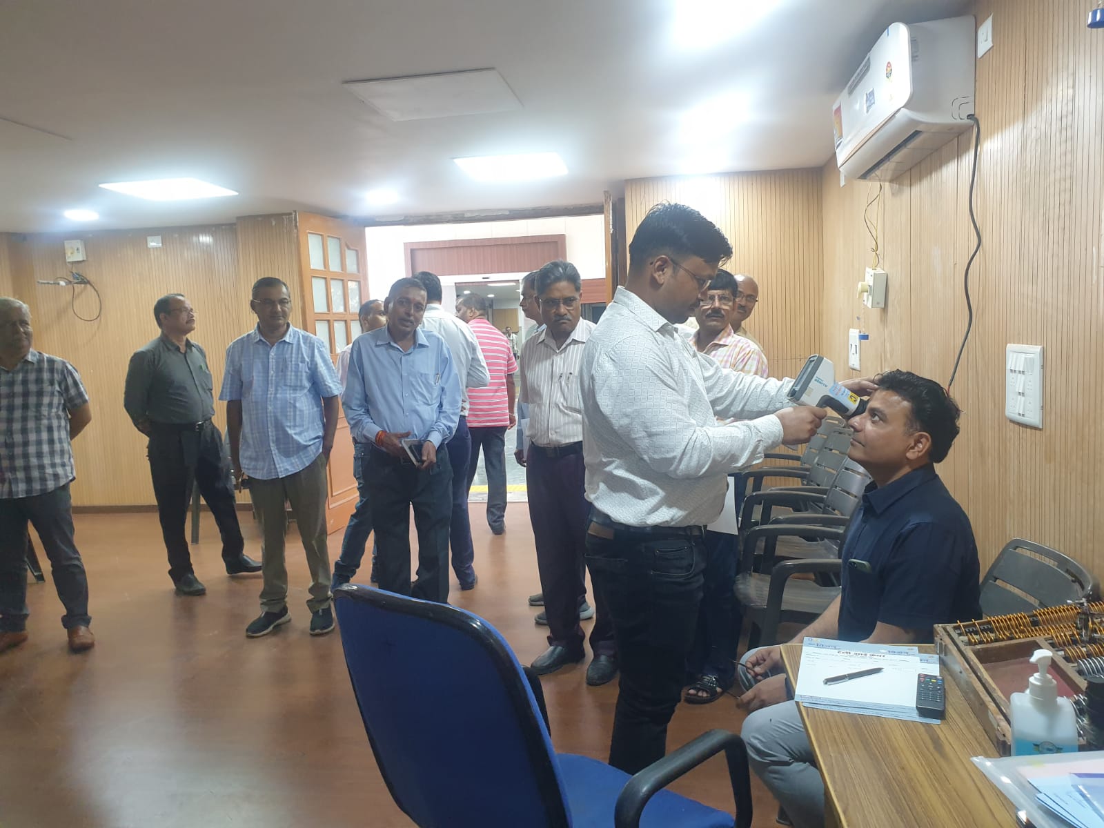 Eye testing camp was organized at Mandi Board Headquarters.