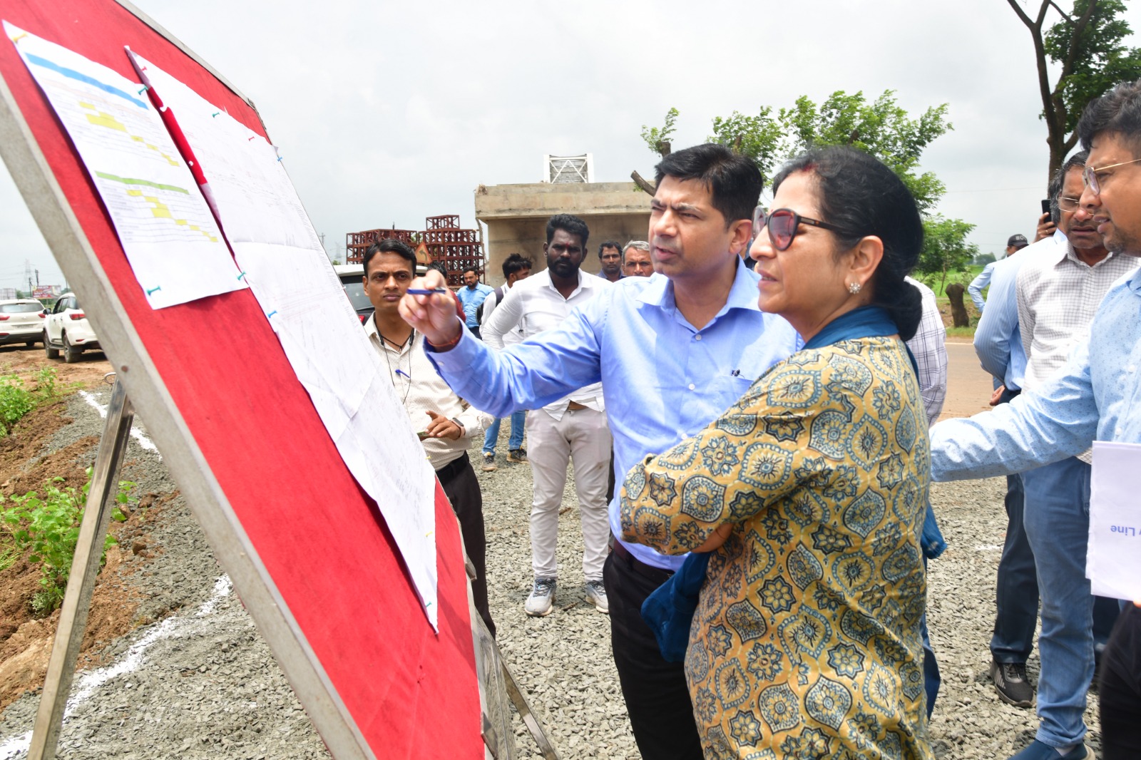 General Manager inspected the infrastructure of Bhopal-Ramganjmandi railway line.