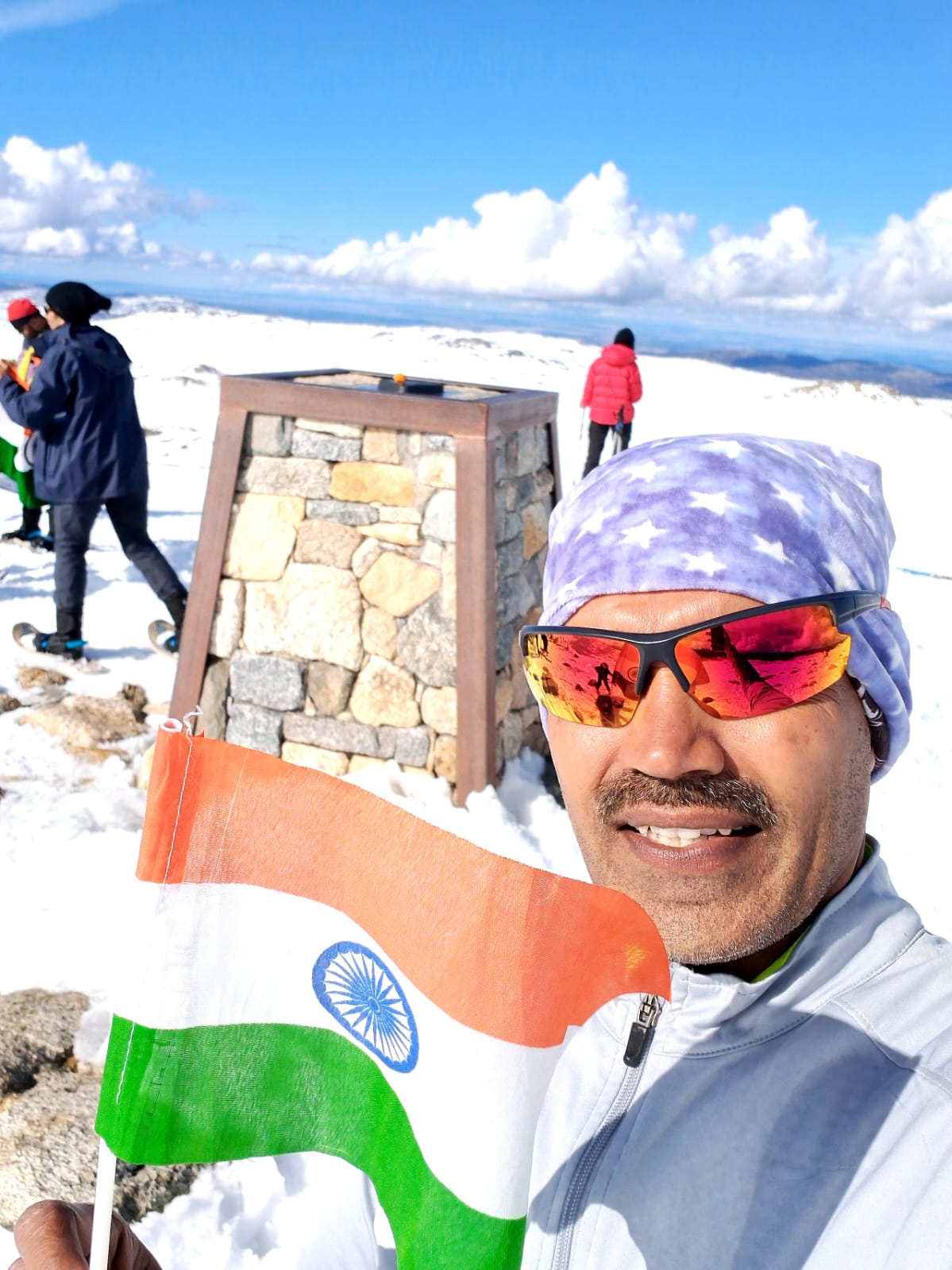 Mountaineer Bhagwan Singh Kushwaha reached Bhopal after hoisting the tricolor on Mount Kosciuszko