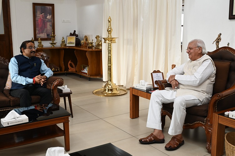 Vice Chancellor of MCU Prof. Suresh met the Governor of Kerala