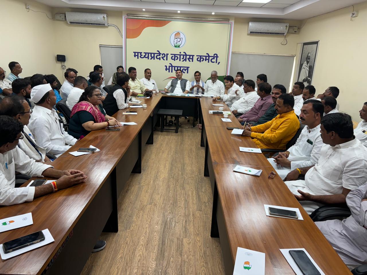 State Congress President Jitu Patwari held a meeting of Congressmen in Ujjain district.