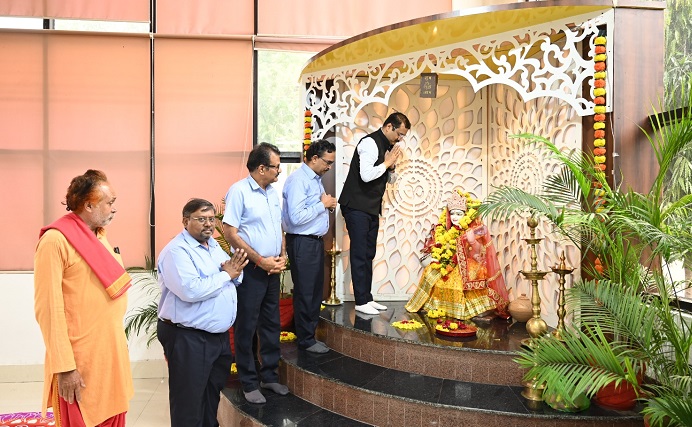 Crisp celebrated 28th foundation day, program started with worship of Maa Saraswati.