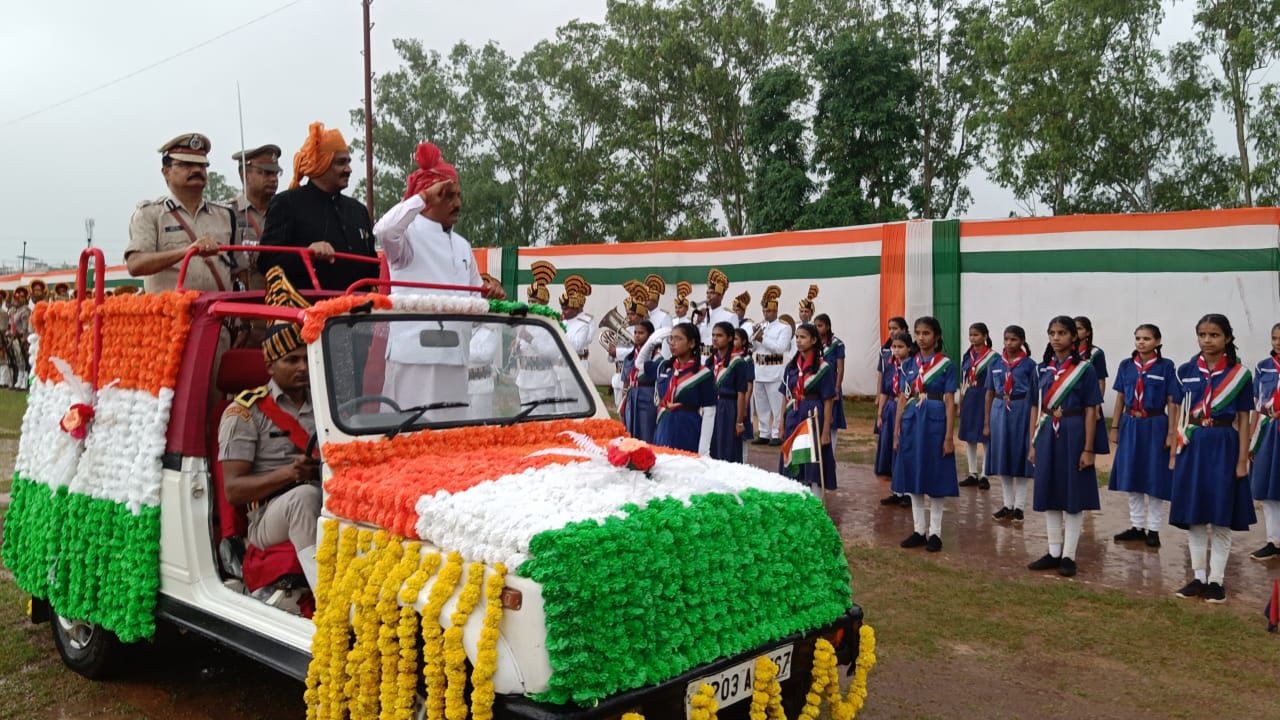 Flag hoisting of Minister Rakesh Shukla in Ashoknagar