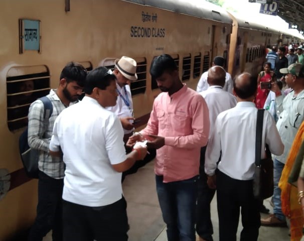 Fortification ticket checking campaign at Bina station of Bhopal division