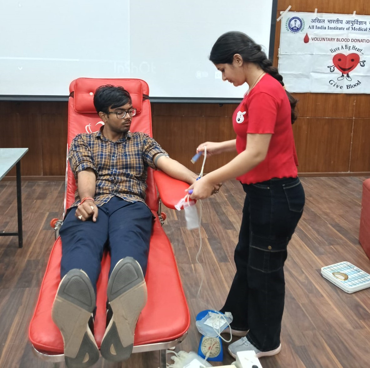 AIIMS Bhopal organizes voluntary blood donation camps at Maidanta and Food Corporation of India 