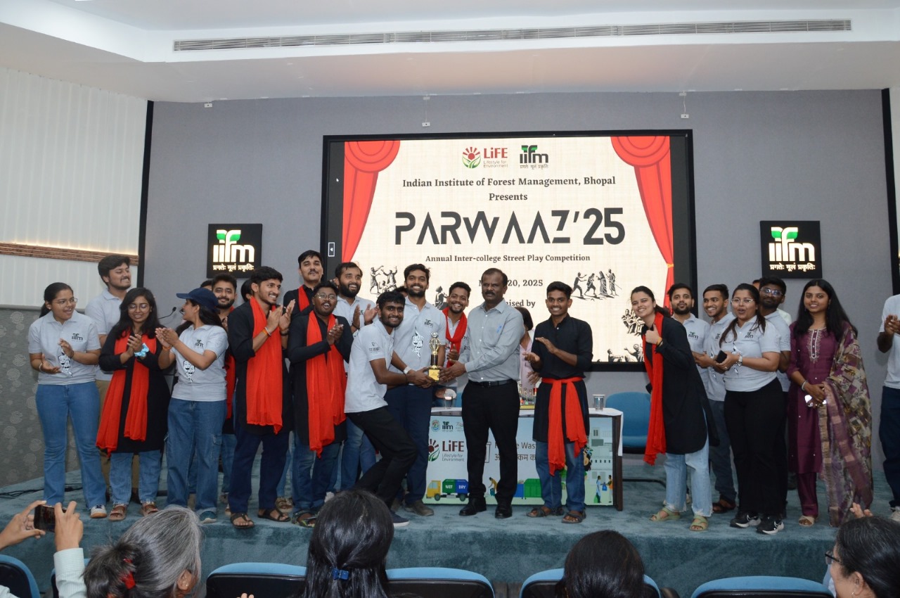 iifm-bhopal-parwaz-25-nukkad-natak-awareness