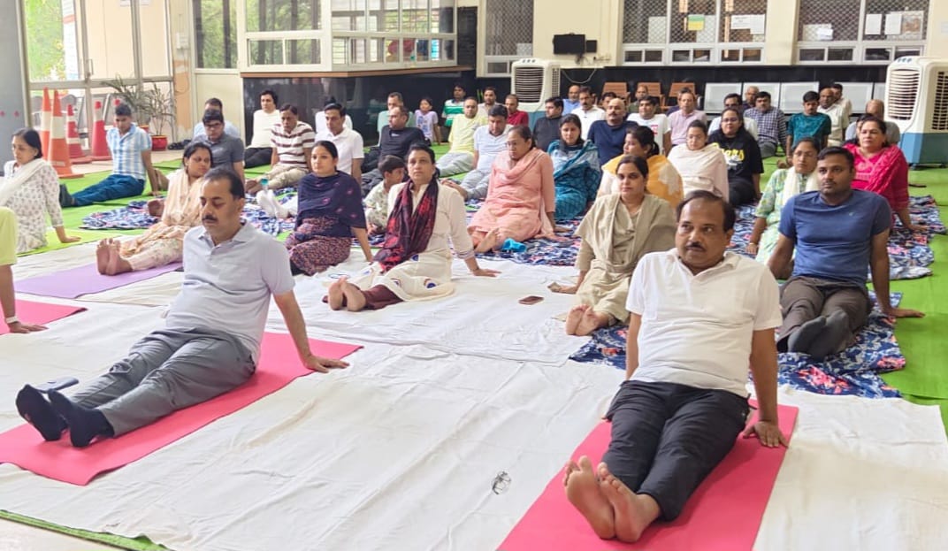 जिला न्यायालय भोपाल में योग दिवस पर योग शिविर आयोजित