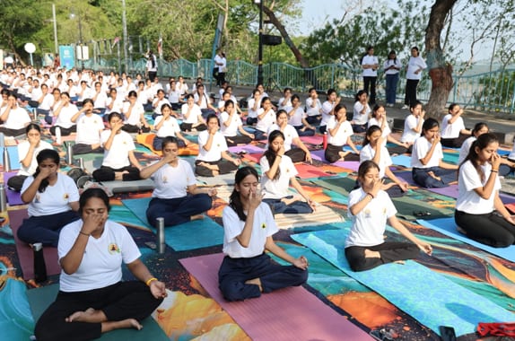 योगोत्सव 2026 में मंत्री सारंग ने स्वस्थ जीवन का दिय