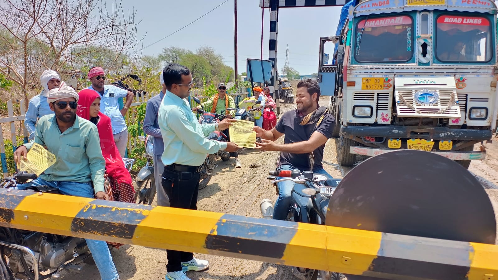 भोपाल मंडल में अंतर्राष्ट्रीय समपार फाटक सप्ताह मनाया गया