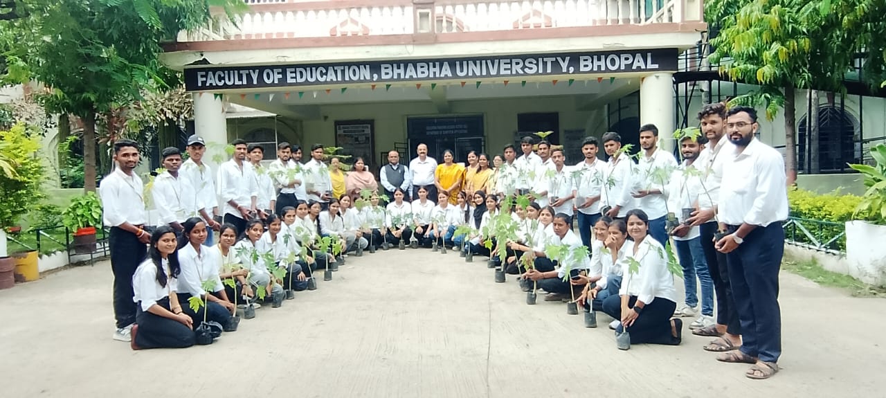 भाभा विश्वविद्यालय में बीएससी नर्सिंग छात्रों ने किया वृक्षारोपण