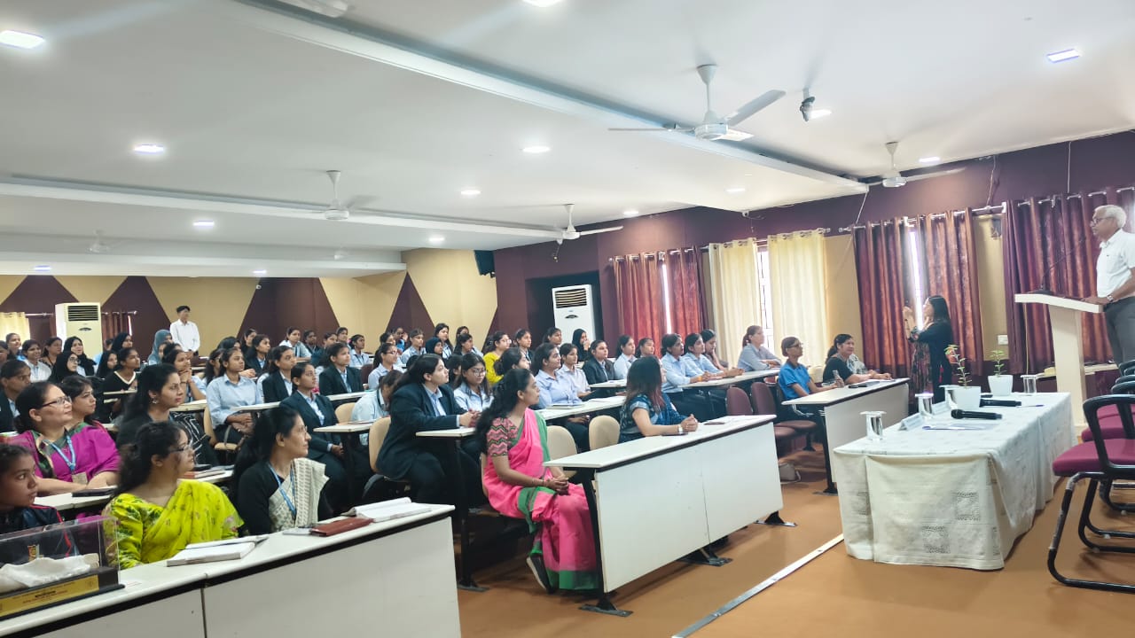 संत हिरदाराम गर्ल्स कॉलेज में मानसिक स्वास्थ्य सत्र आयोजित