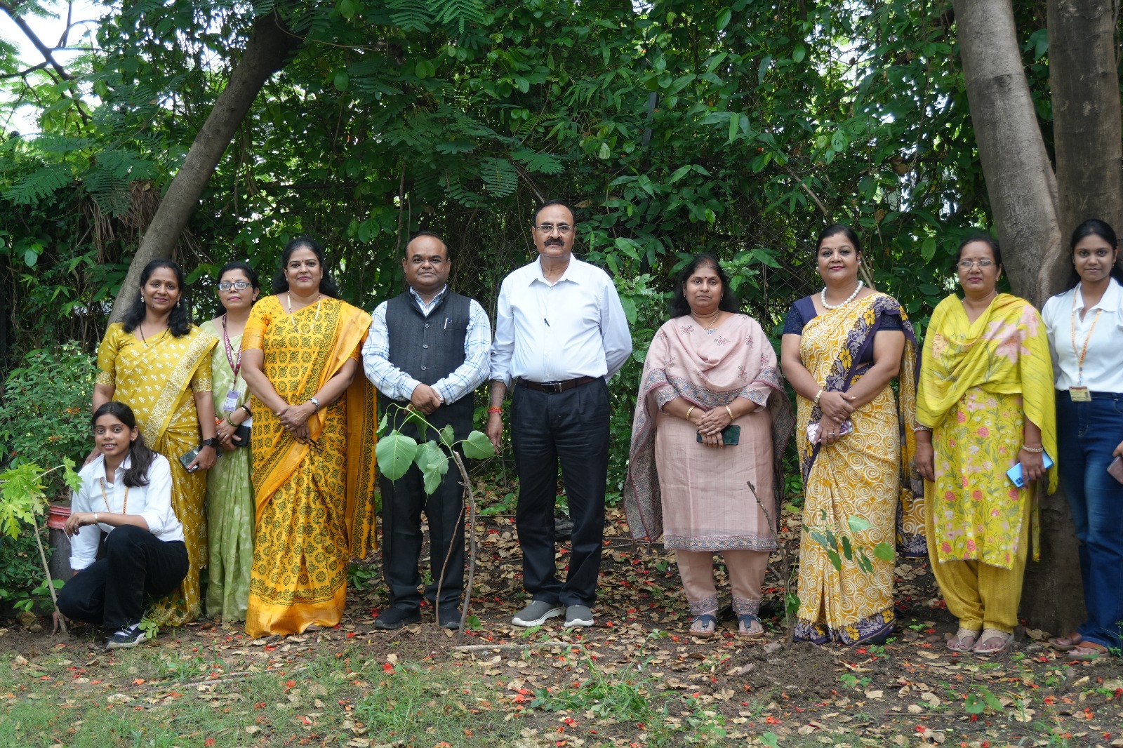भाभा विश्वविद्यालय में बीएससी नर्सिंग छात्रों ने किया वृक्षारोपण