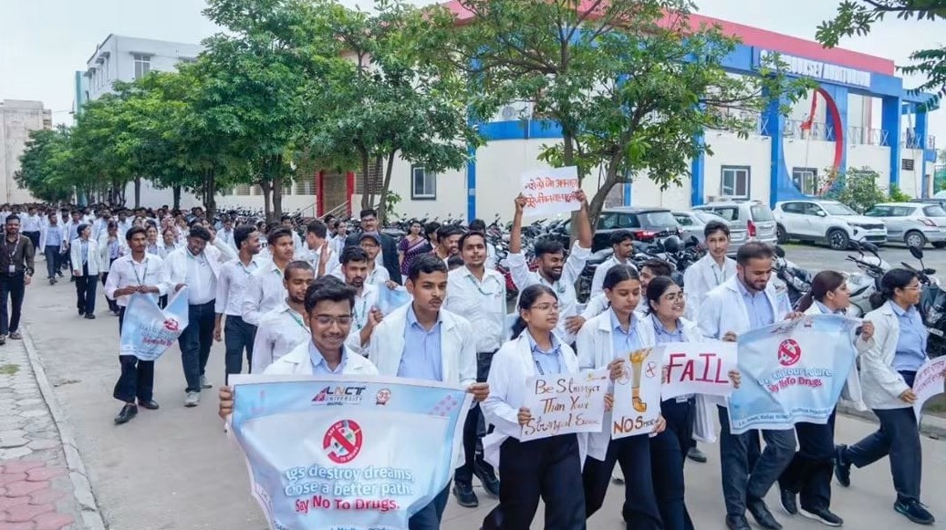 एलएनसीटी विश्वविद्यालय में ‘नशे से दूरी है जरूरी 2.0’ कार्यक्रम संपन्न