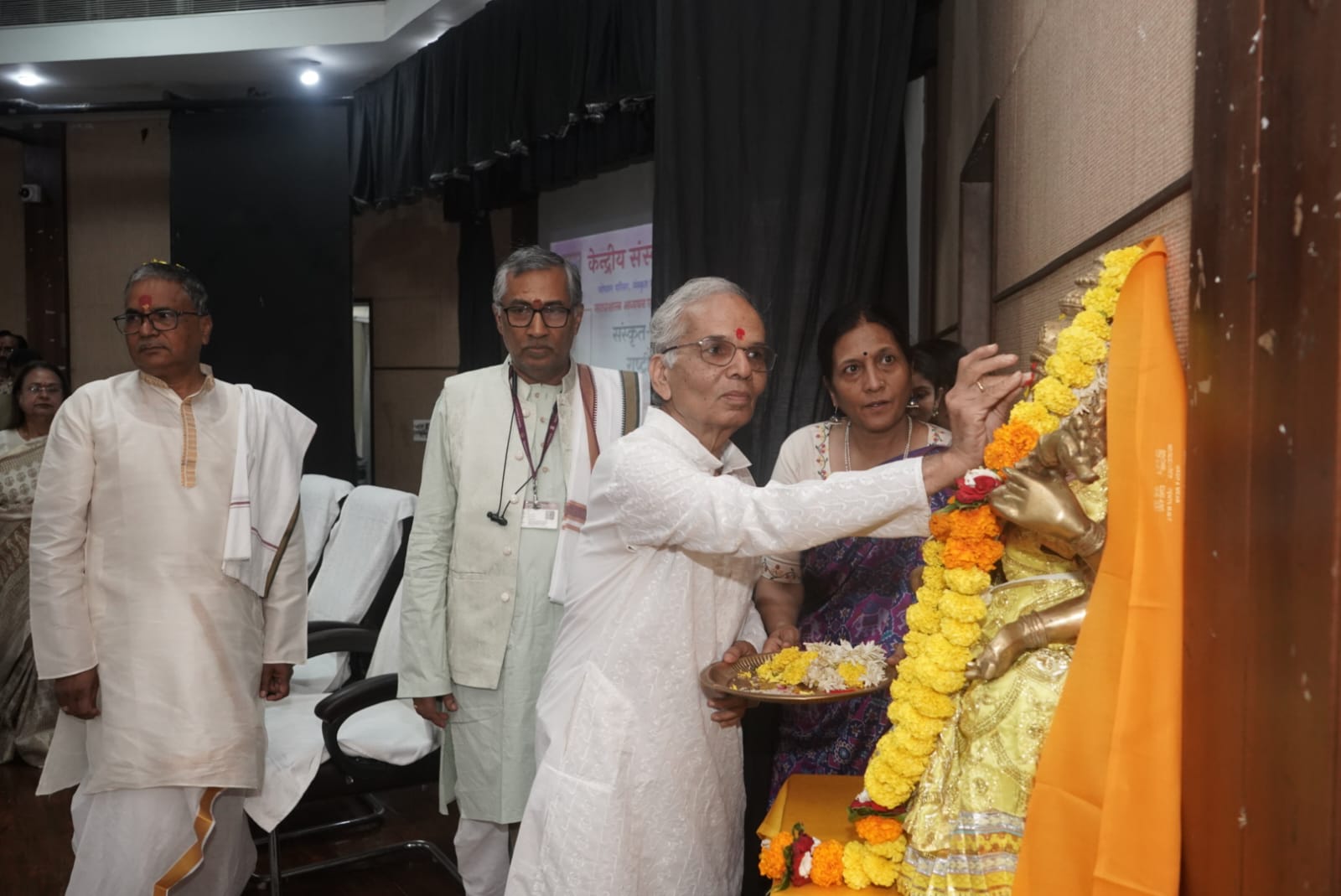 संस्कृत रूपक निर्देशन कार्यशाला में प्रो. त्रिपाठी का संबोधन