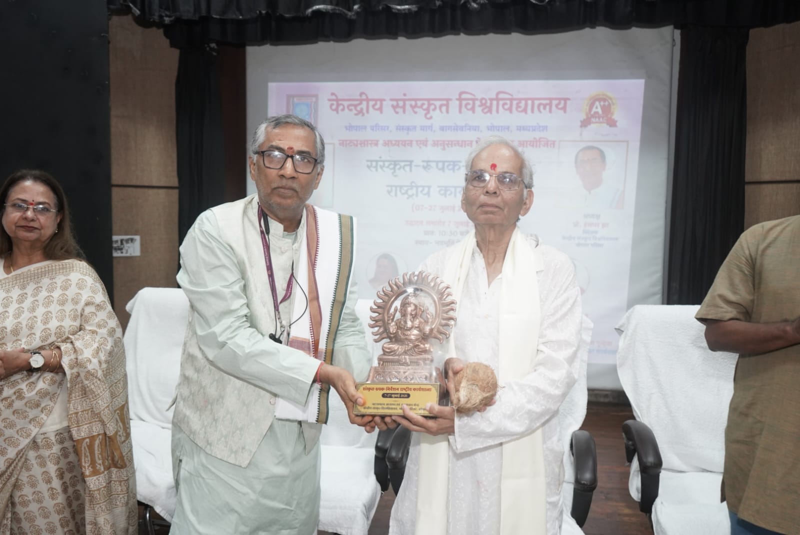 संस्कृत रूपक निर्देशन कार्यशाला में प्रो. त्रिपाठी का संबोधन