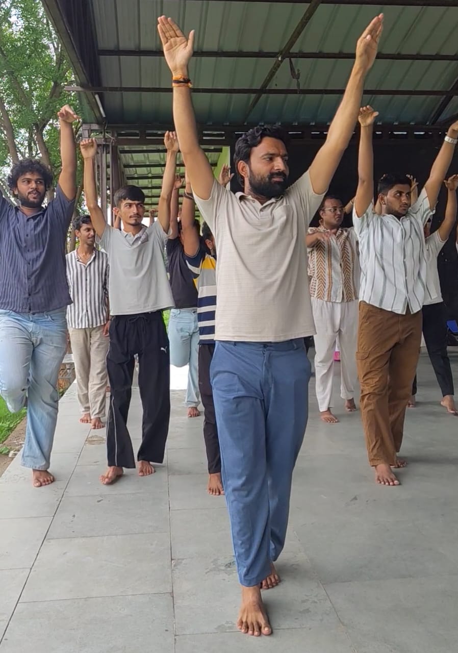 संस्कृत रूपक निर्देशन कार्यशाला में अभिनय परंपरा का प्रशिक्षण