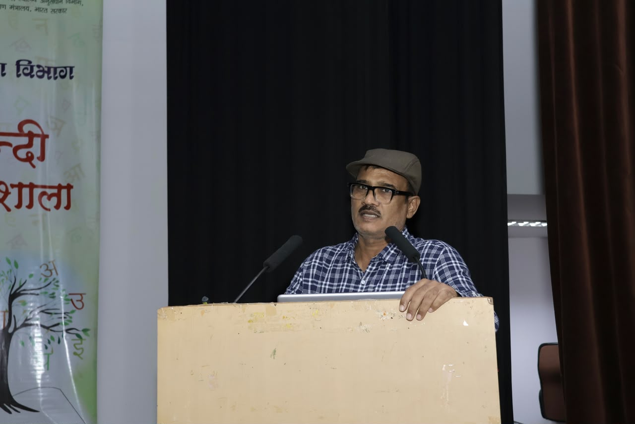 हिंदी लेखन हेतु डिजिटल साधनों का प्रभावी उपयोग है आवश्यक