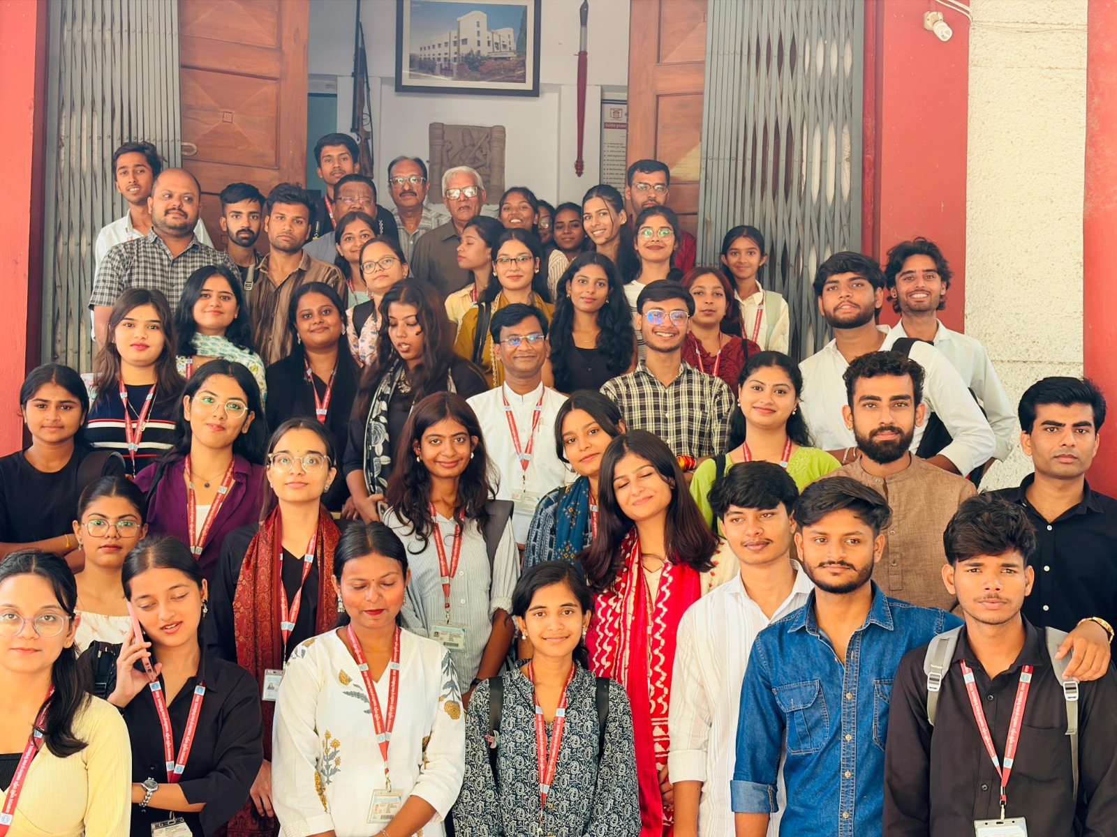 जनसंचार विद्यार्थियों ने सप्रे संग्रहालय और विधानसभा का शैक्षणिक भ्रमण किया
