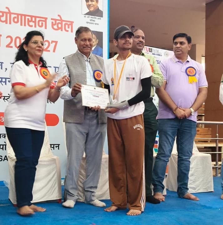 आरएनटीयू छात्रों ने योगासन चैंपियनशिप में जीते पदक