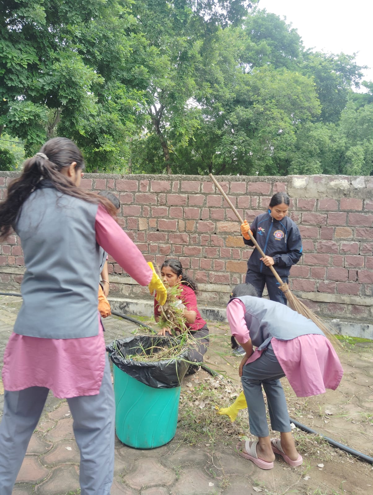 सेवा संकल्प अभियान के तहत श्रमदान एवं स्वच्छता कार्यक्रम आयोजित