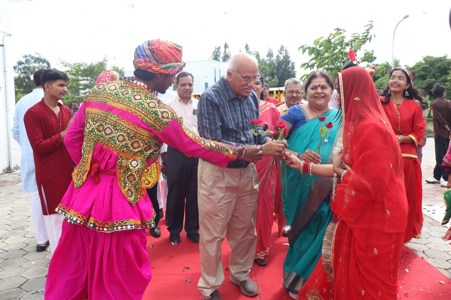 आरएनटीयू में डॉ.संतोष चौबे का जन्मदिन भाषाई-सांस्कृतिक विविधता संग मना