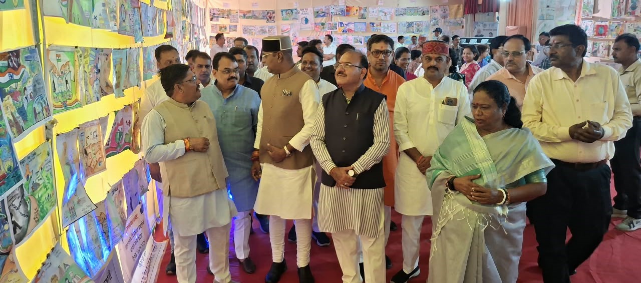 हिंदी भवन में जिला स्तरीय चित्रकला प्रतियोगिता एवं प्रदर्शनी आयोजित
