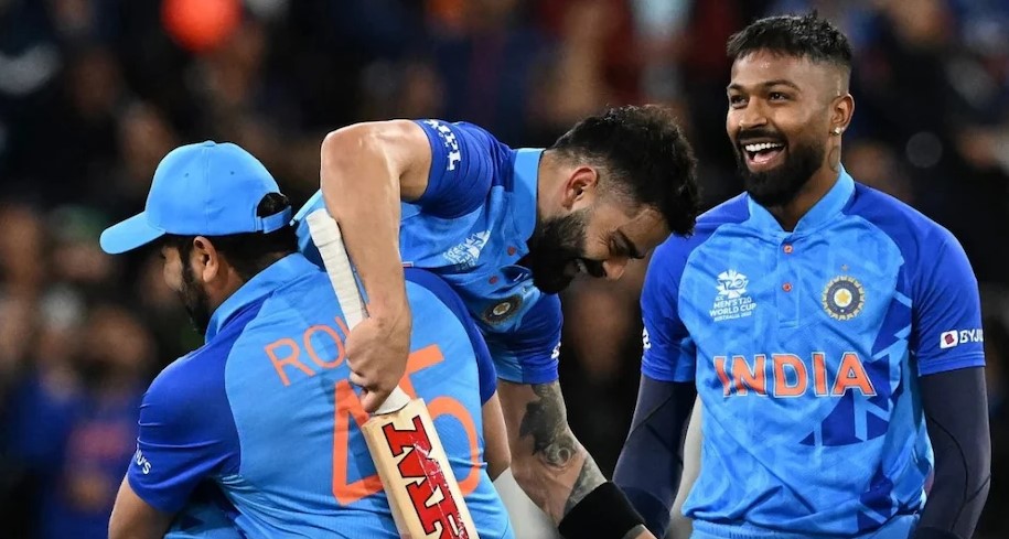 31 रन पर चार विकेट, कोहली के छक्के ने पलटा मैच