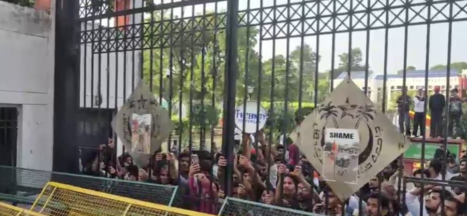 ‘जामिया को जेल बना दिया’, संस्थापक परिवारों ने उठाए सवाल