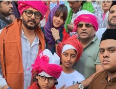 जमेर शरीफ दरगाह पहुंचे रितेश देशमुख, परिवार संग की जियारत