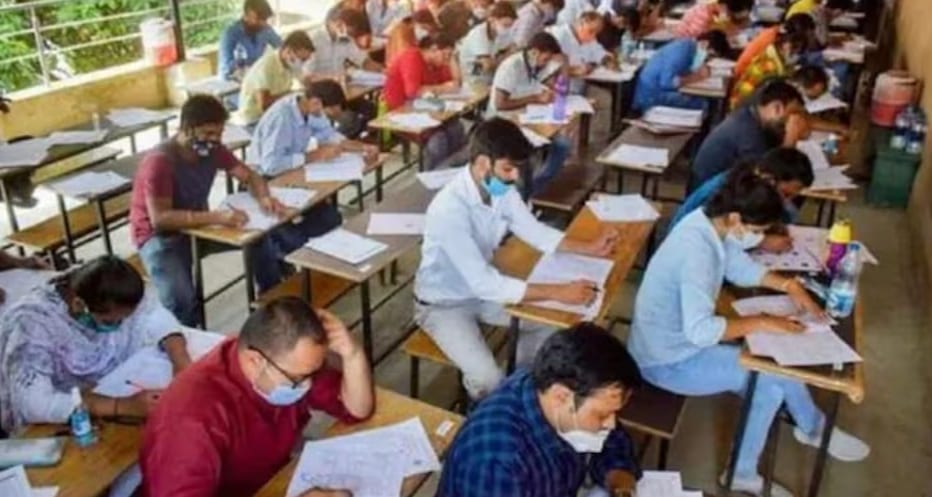 यूपी में PET परीक्षा शुरू, 60 जिलों में स्कूल बंद; 37