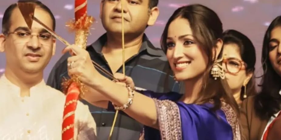 यामी गौतम ने चलाया रावण पर तीर, बोलीं जय श्री राम