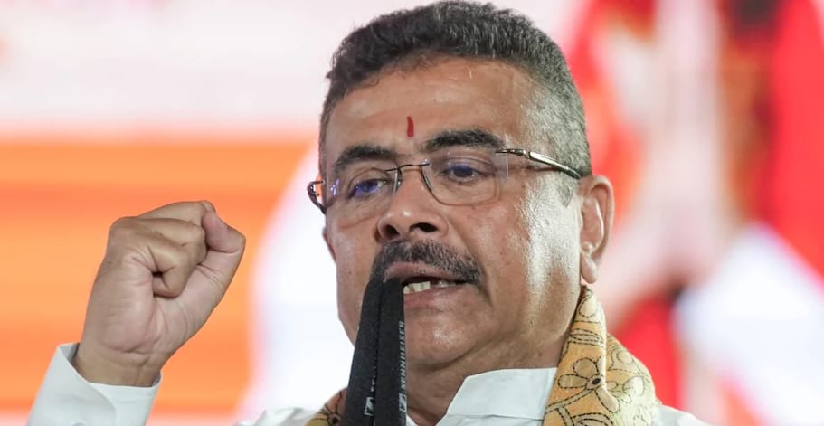 कोलकाता भगदड़ के बाद तीन पूजा पंडालों को नोटिस