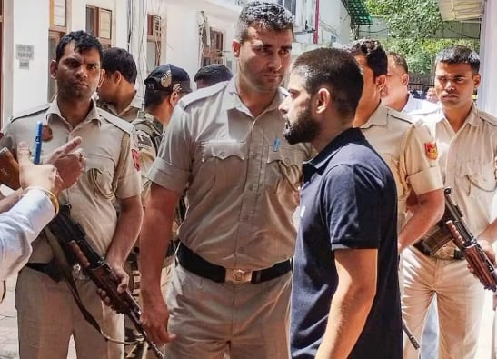 सलमान को धमकी कपिल के कैफे पर फायरिंग पूरी टाइमलाइन