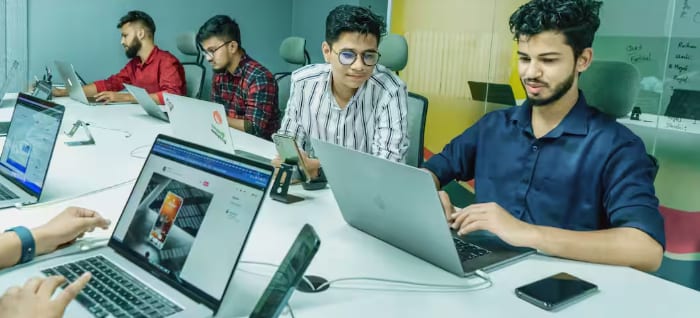 सरकारी नौकरी का आकर्षण घटा, जॉब सीकर से जॉब क्रिएटर बन