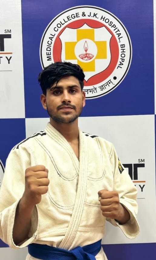 एसजीएसयू विद्यार्थी निवेदन गुर्जर विश्व सैम्बो चैंपियनशिप में चयनित