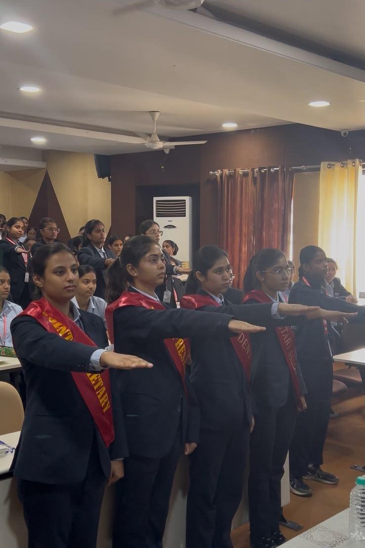 सिद्ध भाऊ ने छात्राओं को सफलता और संस्कारों का संदेश दिया