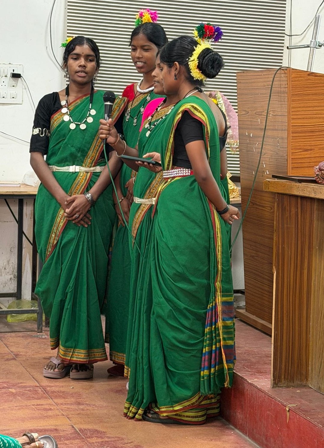जनजातीय लोक गायन का आयोजन