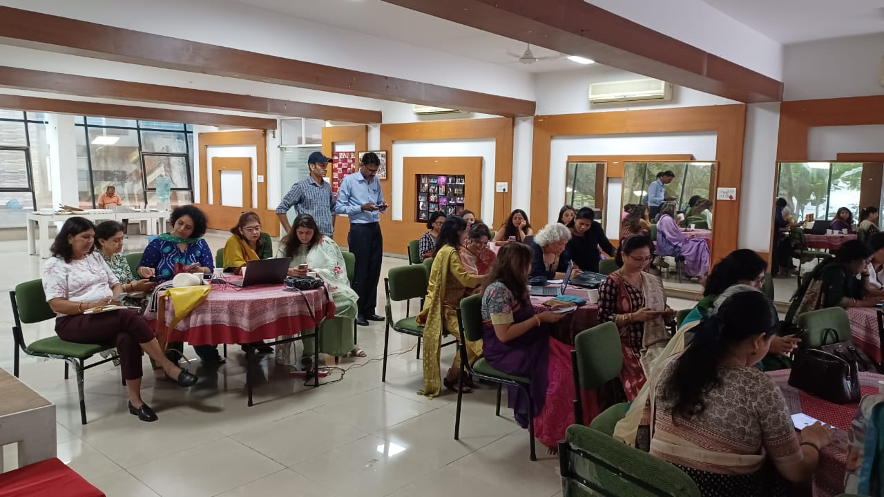 क्रिस्प की कार्यशाला में आईएएसओडब्ल्यूए की सदस्यों ने सीखा ए.आई का