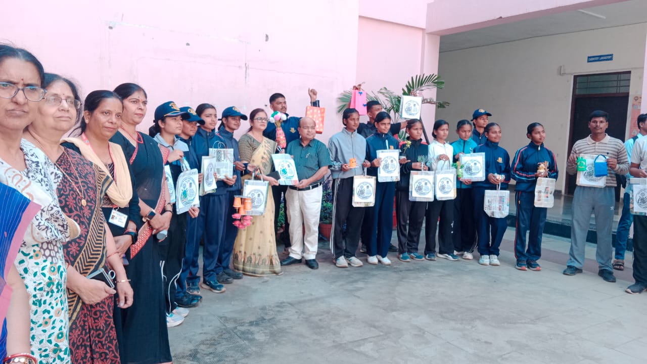 कैडेट्स ने वेस्ट टू वंडर से दिया पर्यावरण संरक्षण संदेश