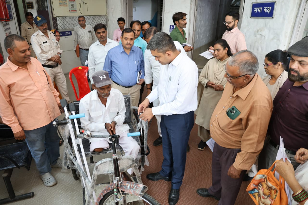 कलेक्टर मिश्रा की जनसुनवाई में 130 आवेदन प्राप्त हुए