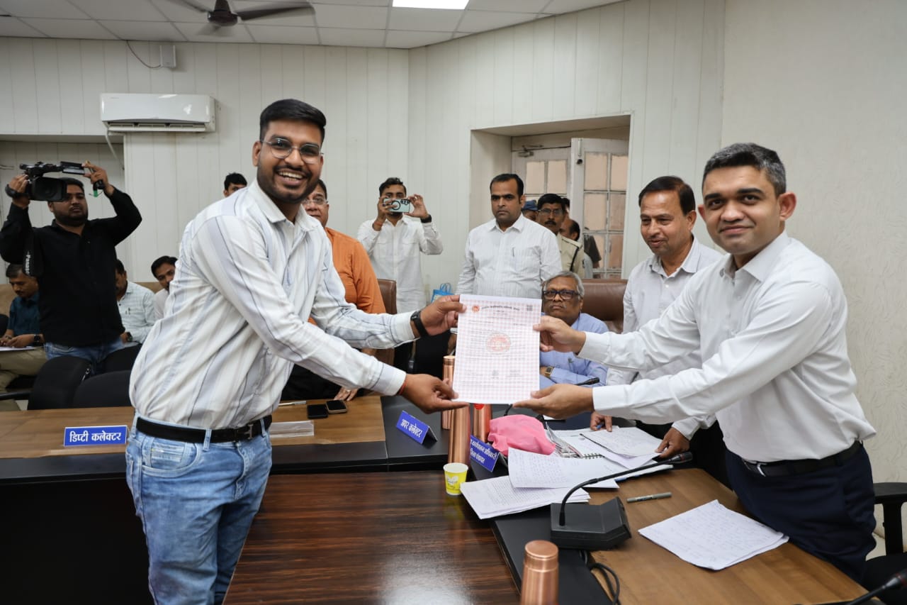 कलेक्टर मिश्रा की जनसुनवाई में 130 आवेदन प्राप्त हुए