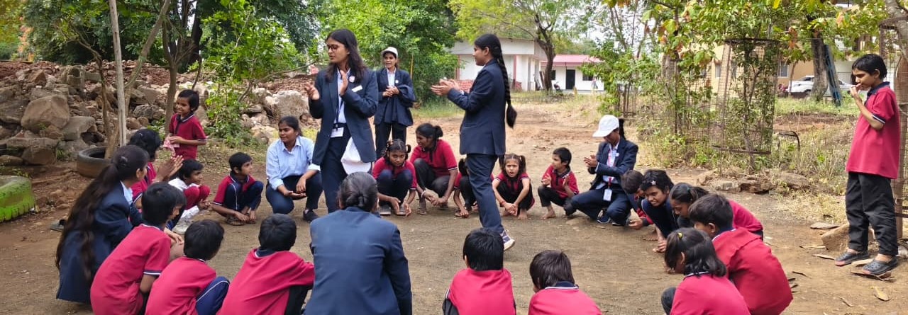 आयाम इन्क्लूसिव स्कूल में स्वयंसेविकाओं ने दीपावली खुशियां बांटी