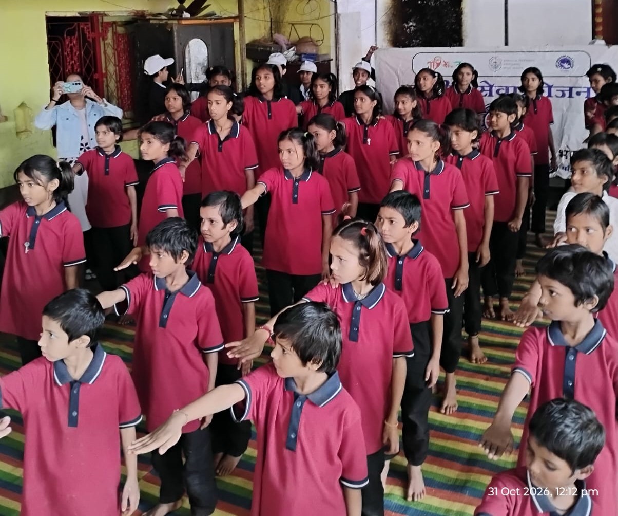 आयाम इन्क्लूसिव स्कूल में स्वयंसेविकाओं ने दीपावली खुशियां बांटी