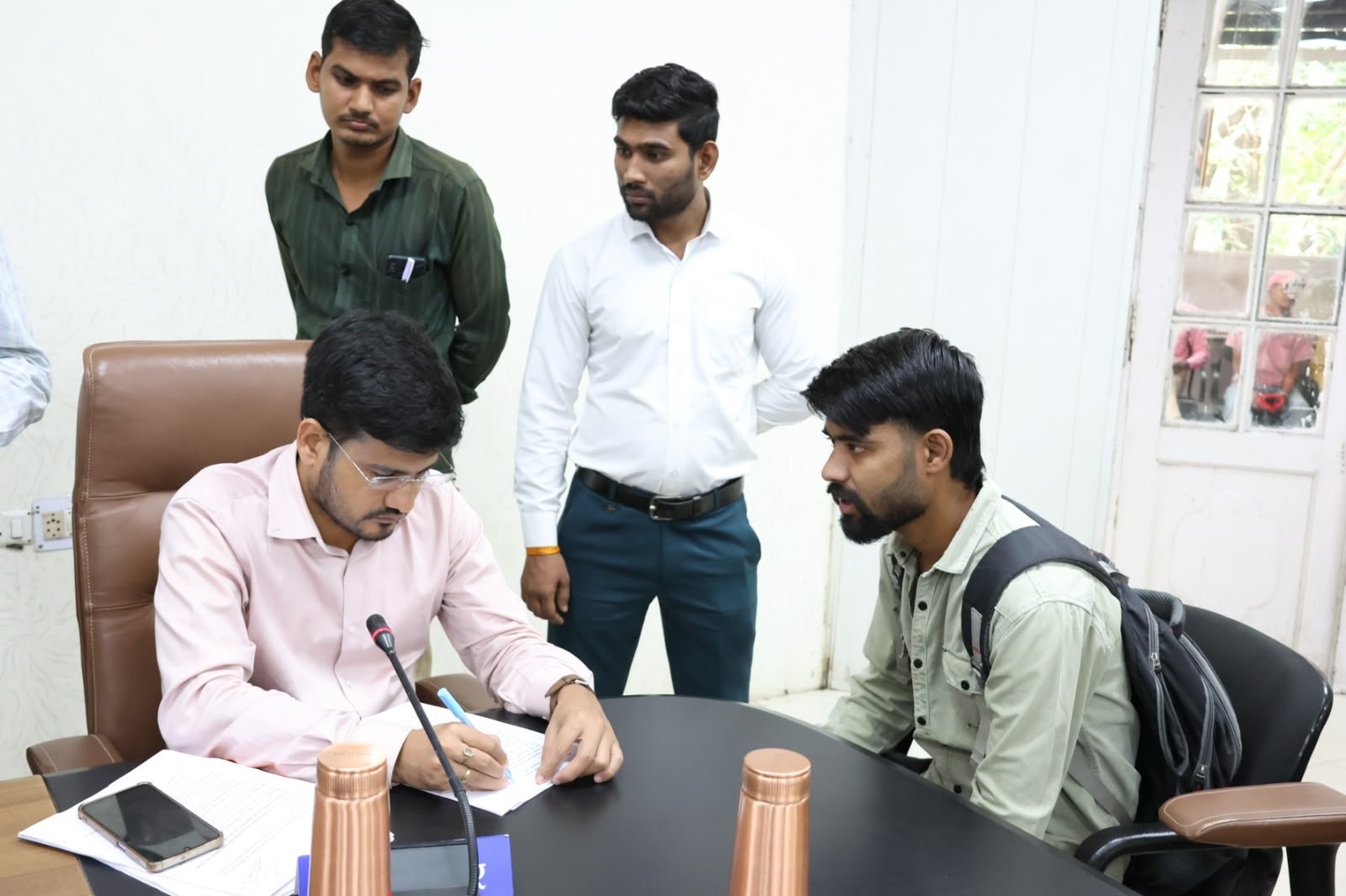 जनसुनवाई में अधिकारियों ने सुनी आवेदकों की समस्याएं