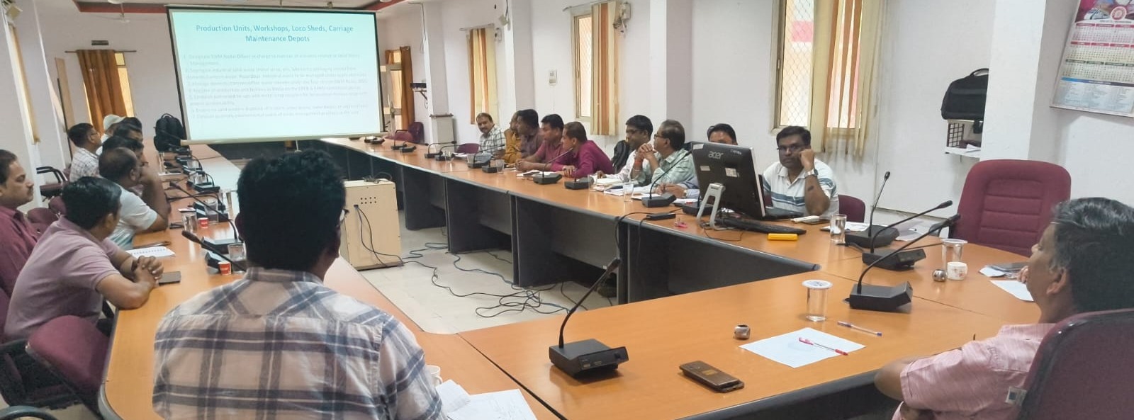 स्वच्छता अभियान में विद्यार्थियों को अपशिष्ट प्रबंधन की जानकारी