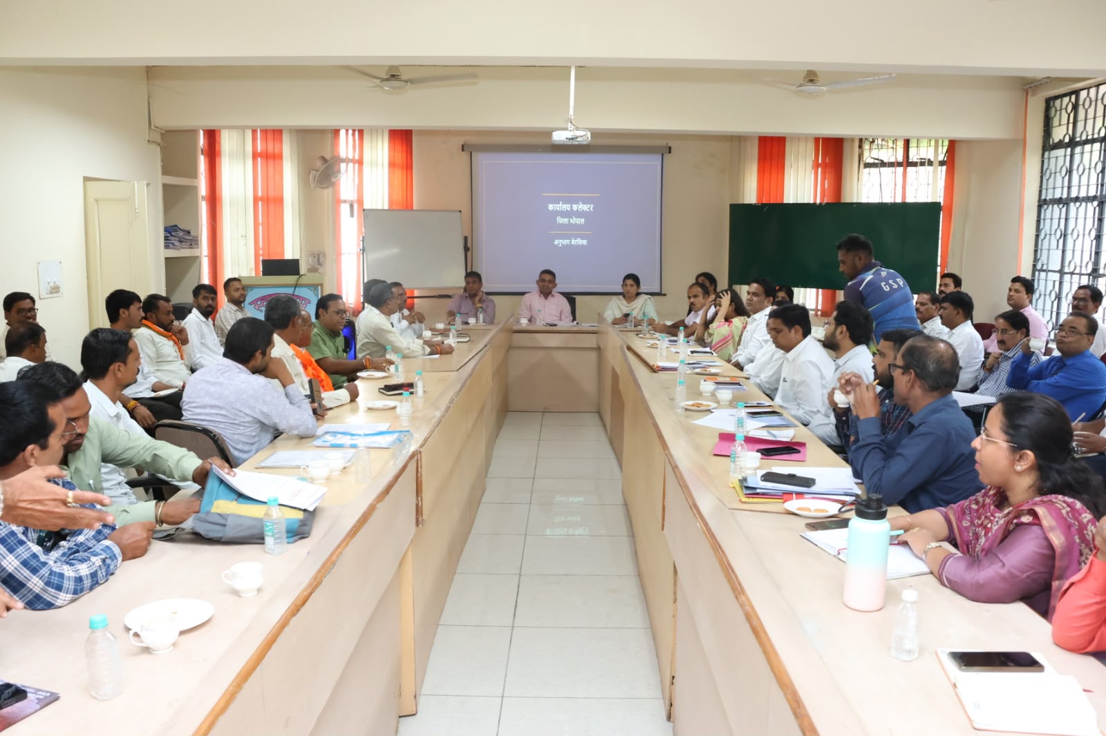 कलेक्टर ने किसानों की समस्याओं के त्वरित निराकरण के निर्देश दिए