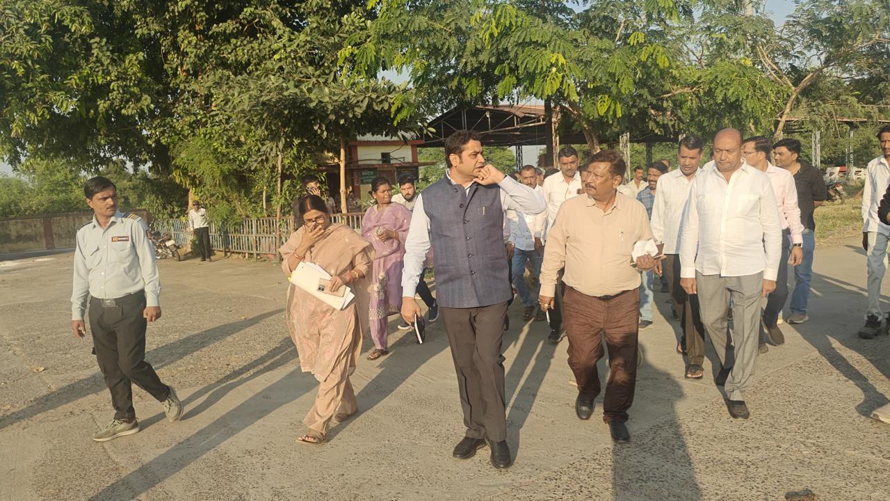 मंडी आयुक्त ने बरेली कृषि उपज मंडी का किया निरीक्षण