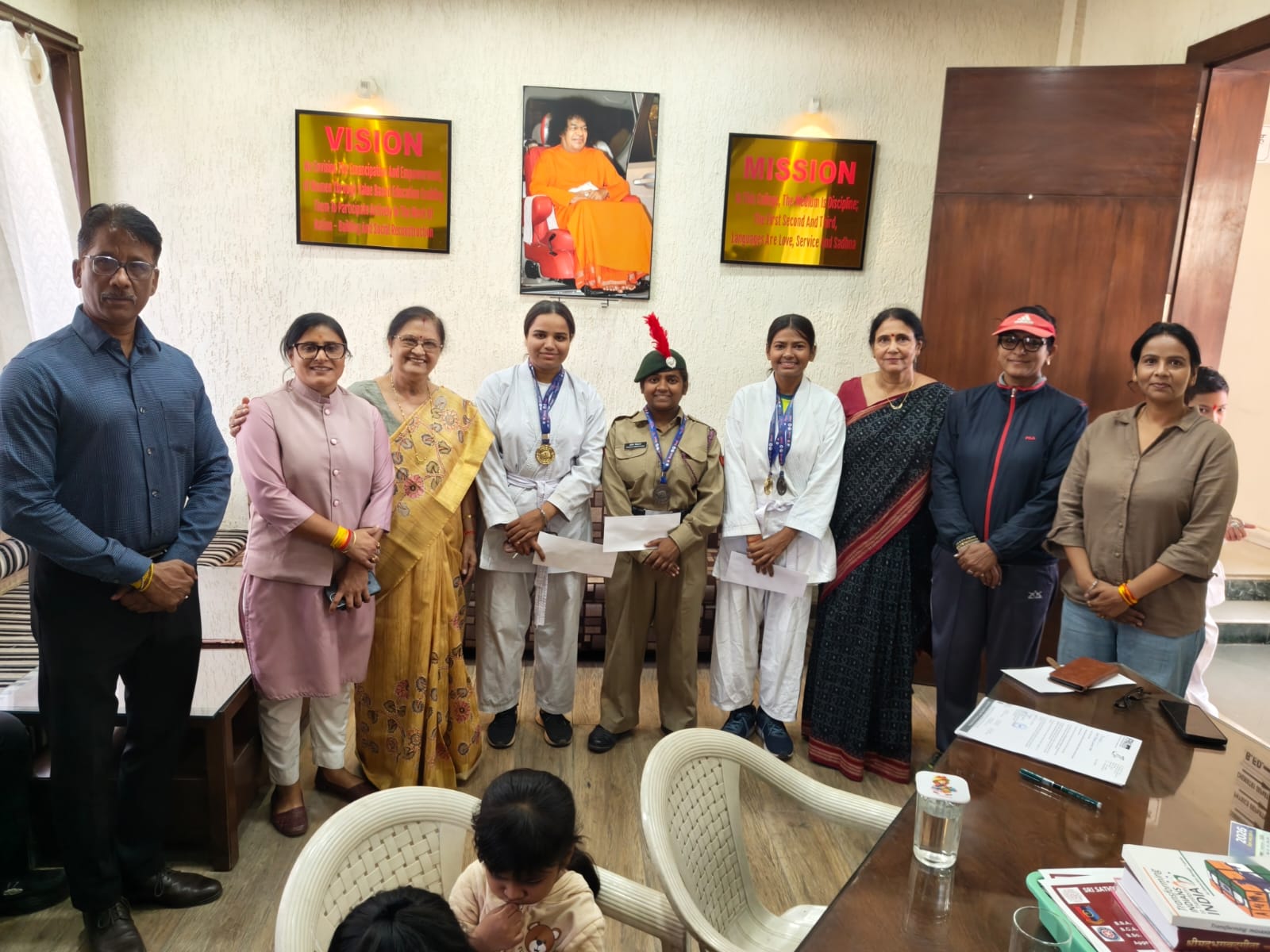 भोपाल की सत्य साई कॉलेज छात्राओं ने कराटे चैंपियनशिप में पदक